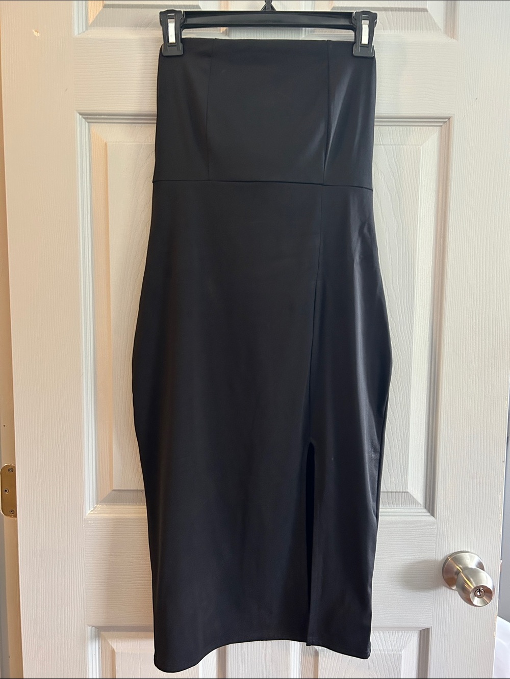 Elegant Black Midi Bodycon Dress with Front Slit